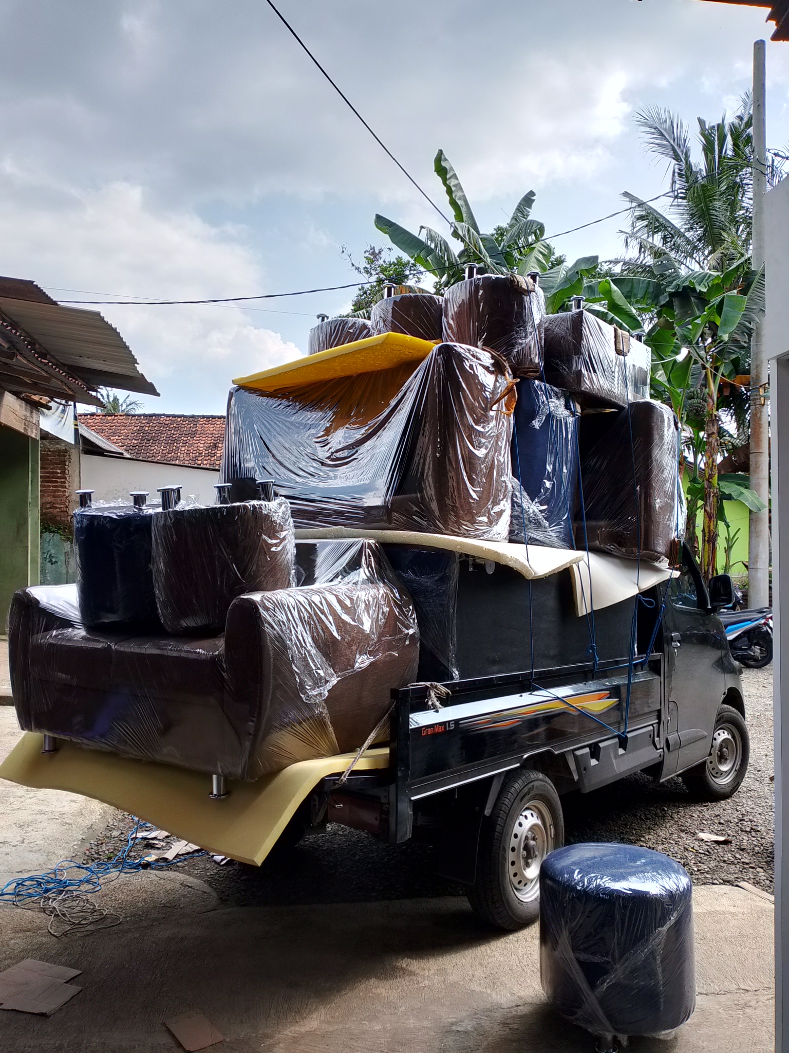 Pengiriman Furniture
